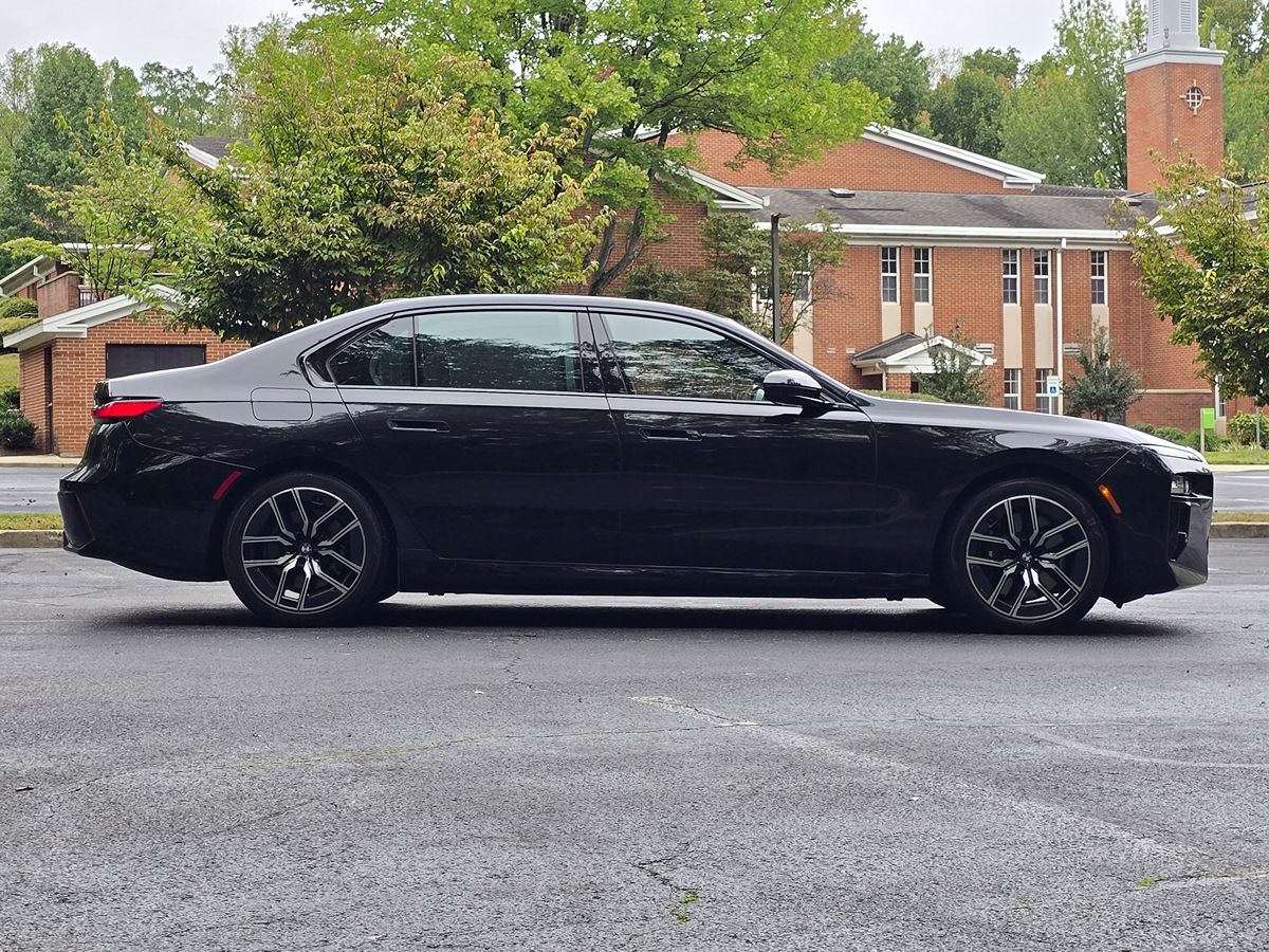 BMW i7 photo 7