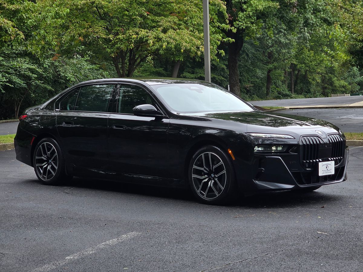 BMW i7 photo 8