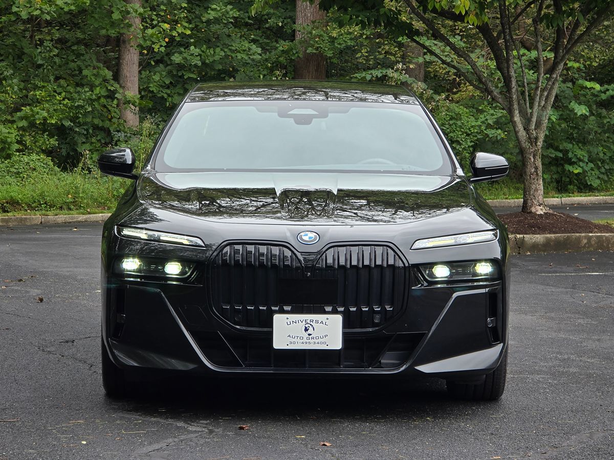 BMW i7 photo 9
