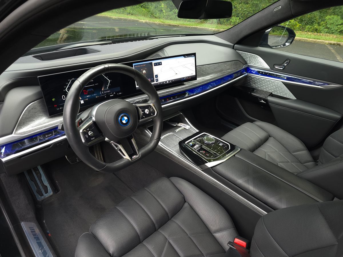 BMW i7 photo 2