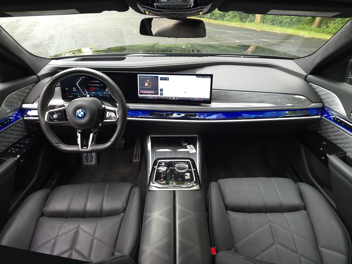 BMW i7 photo 10
