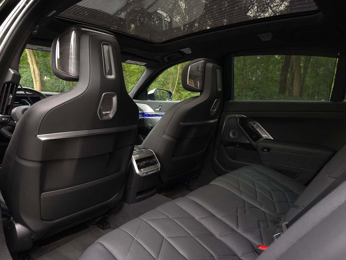 BMW i7 photo 14