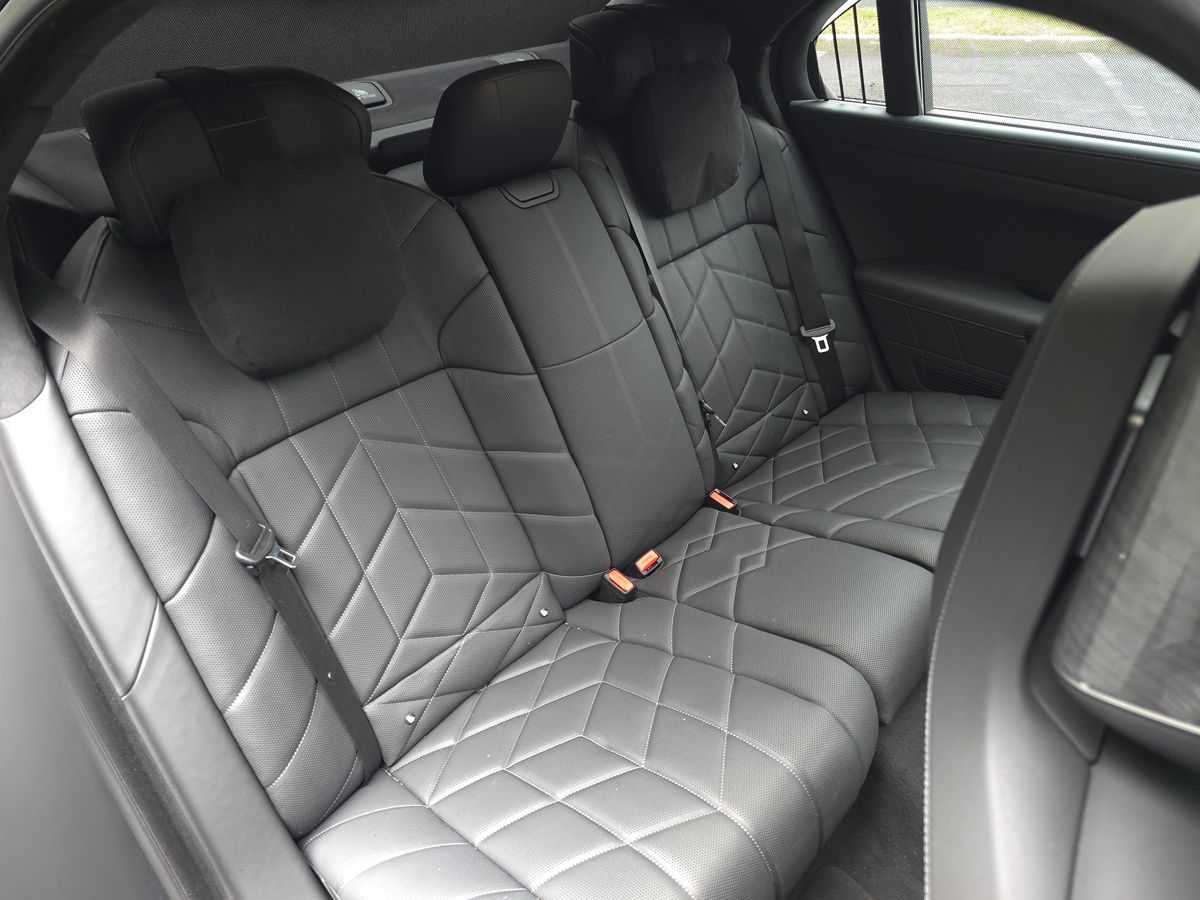 BMW i7 photo 27