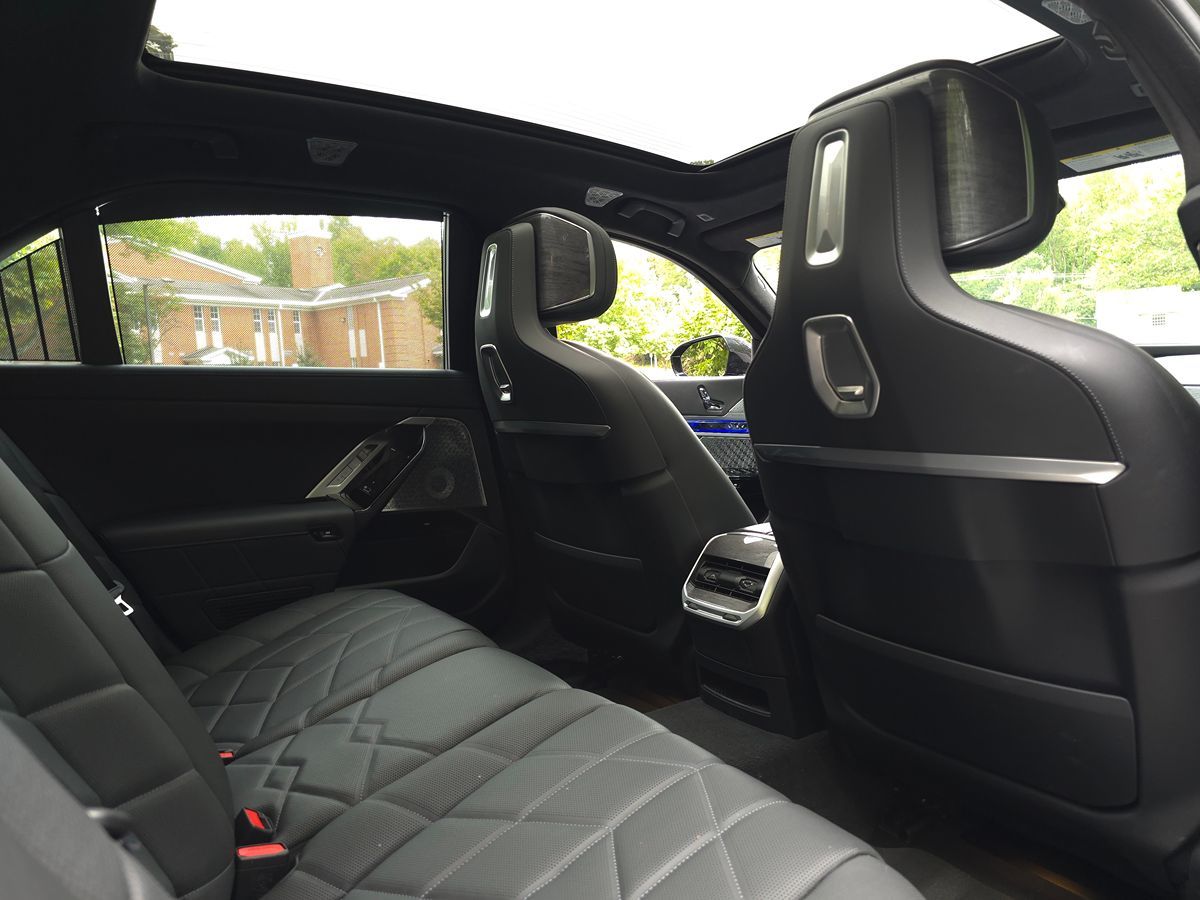 BMW i7 photo 29