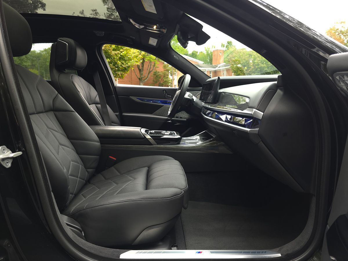 BMW i7 photo 31