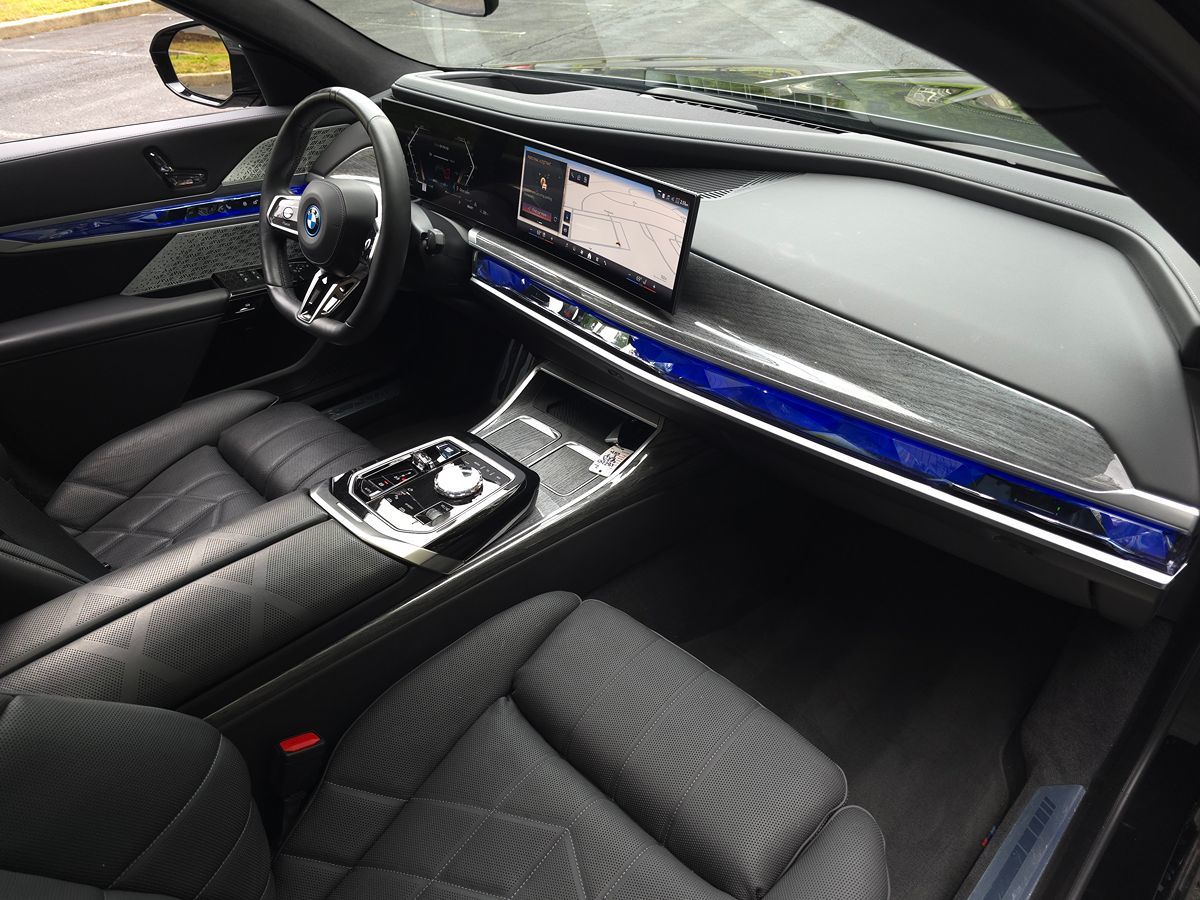 BMW i7 photo 32