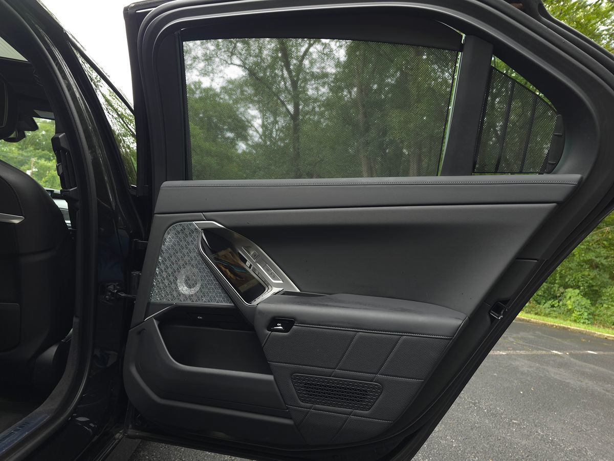BMW i7 photo 33
