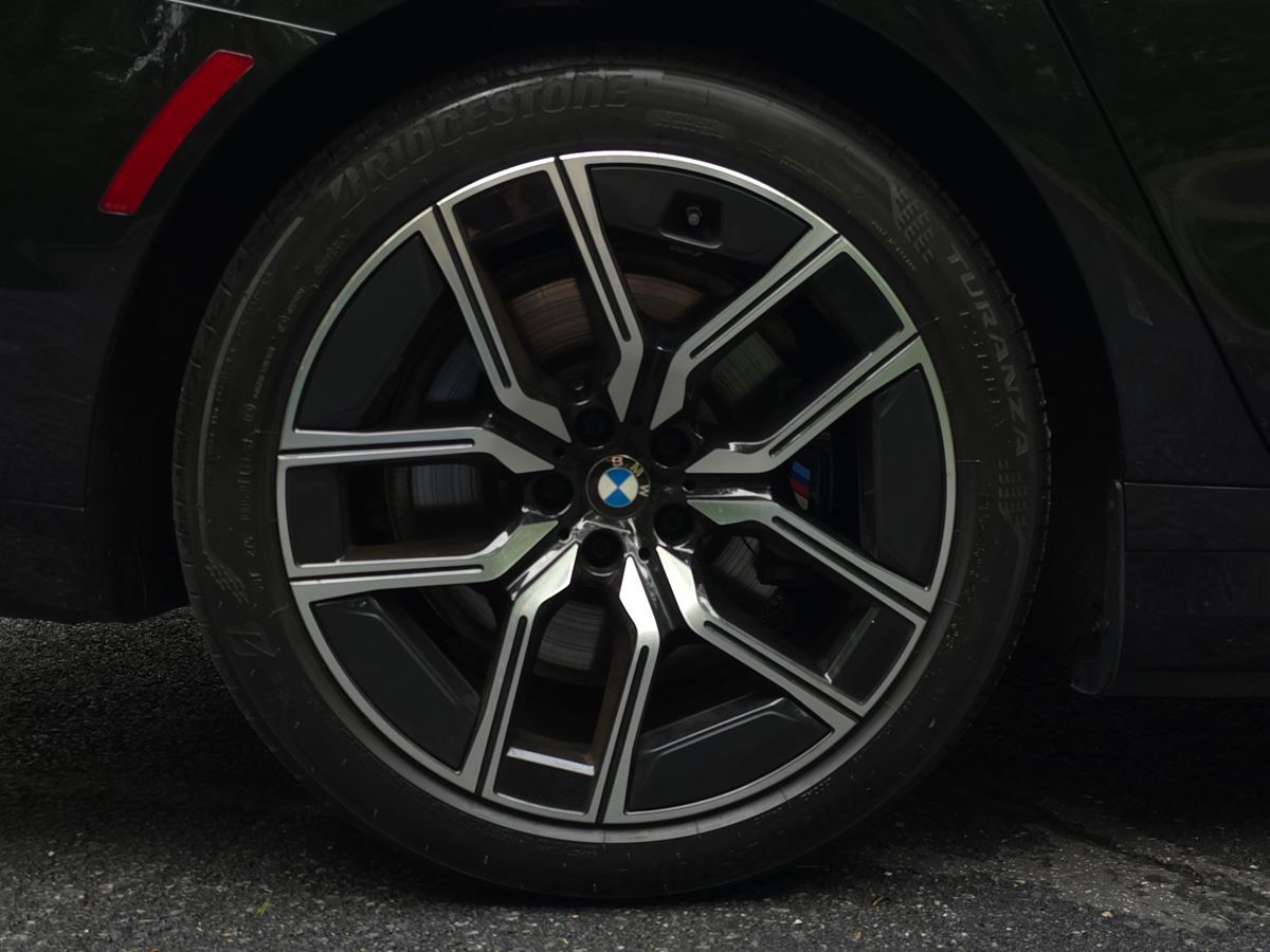 BMW i7 photo 73