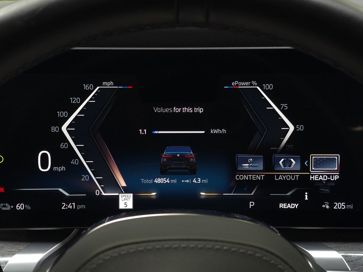 BMW i7 photo 43