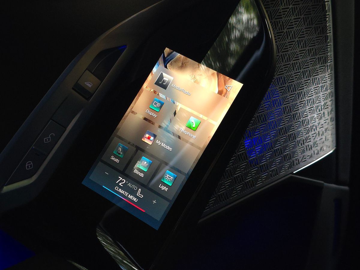 BMW i7 photo 34