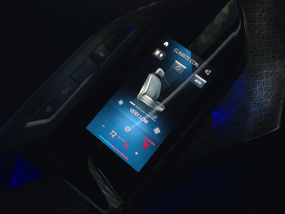 BMW i7 photo 38