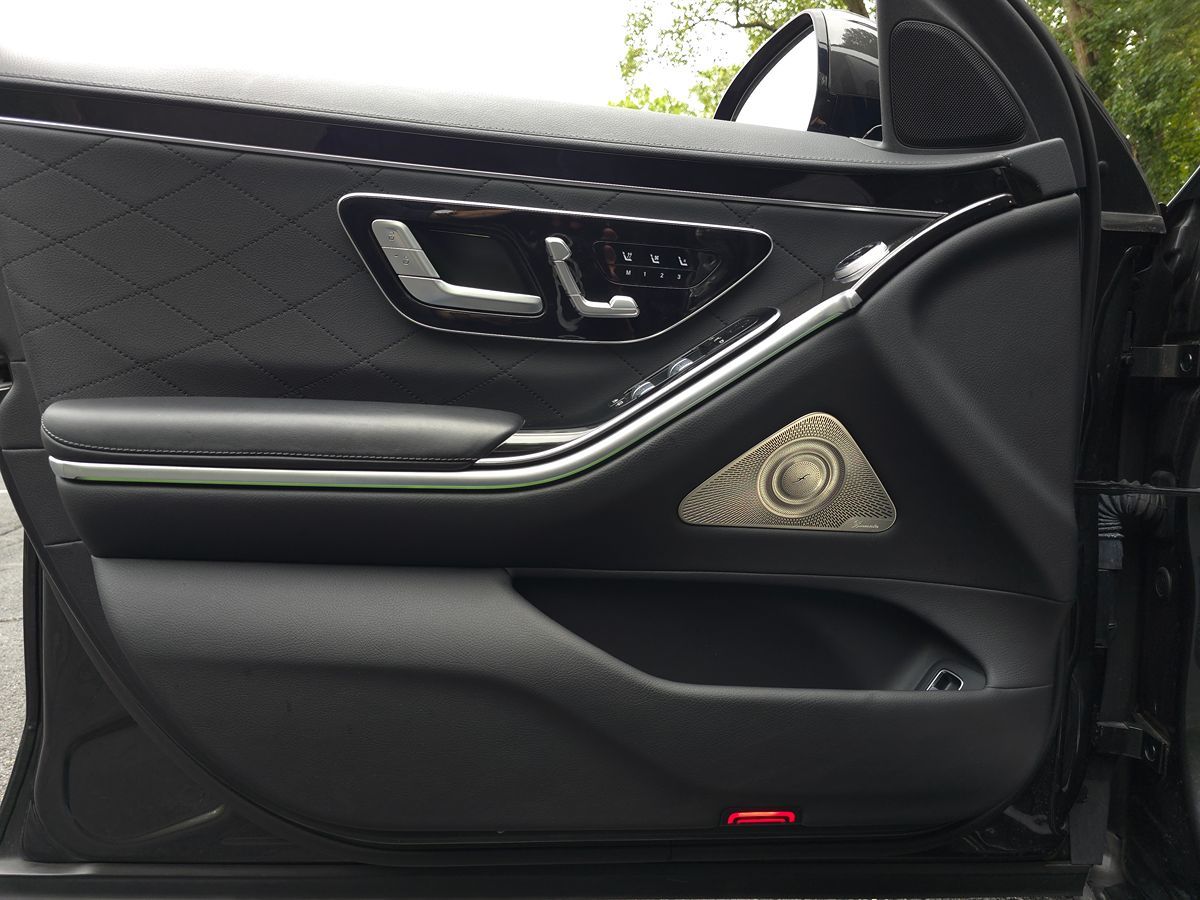 Mercedes-Benz s photo 25