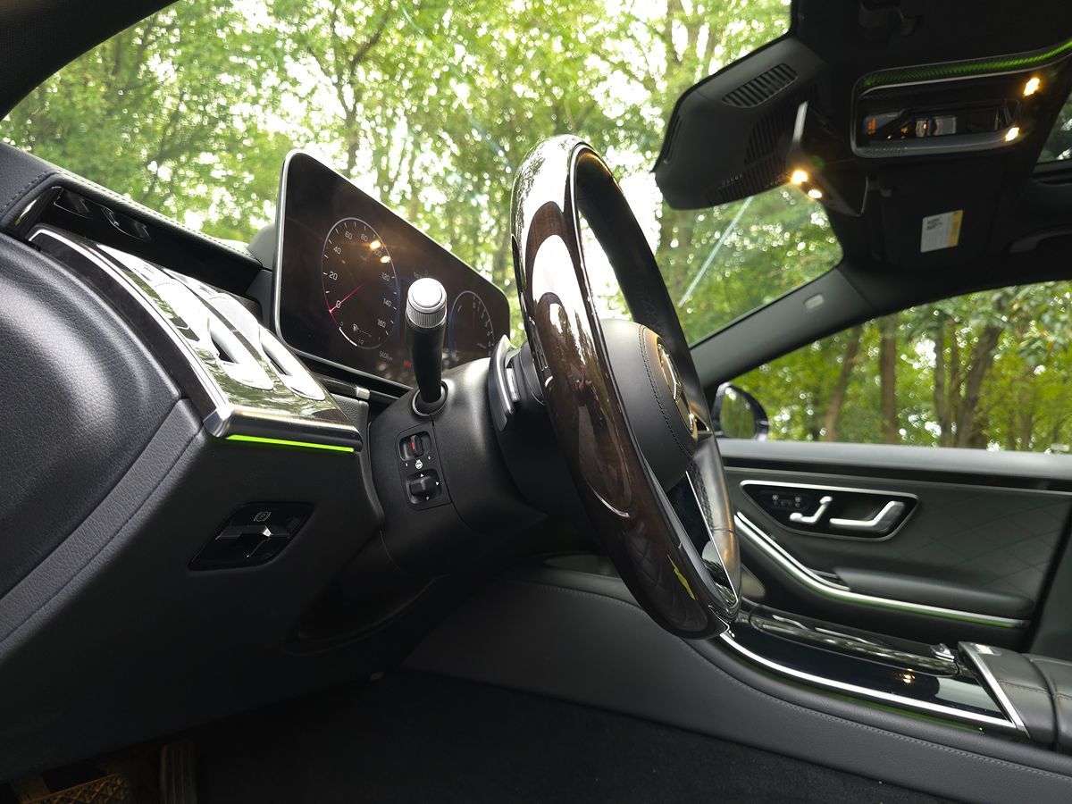 Mercedes-Benz s photo 29