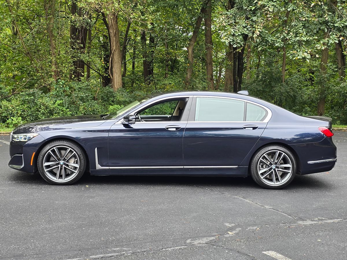 BMW 7 Series photo 3