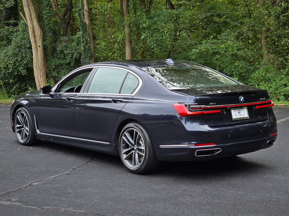 BMW 7 Series photo 4