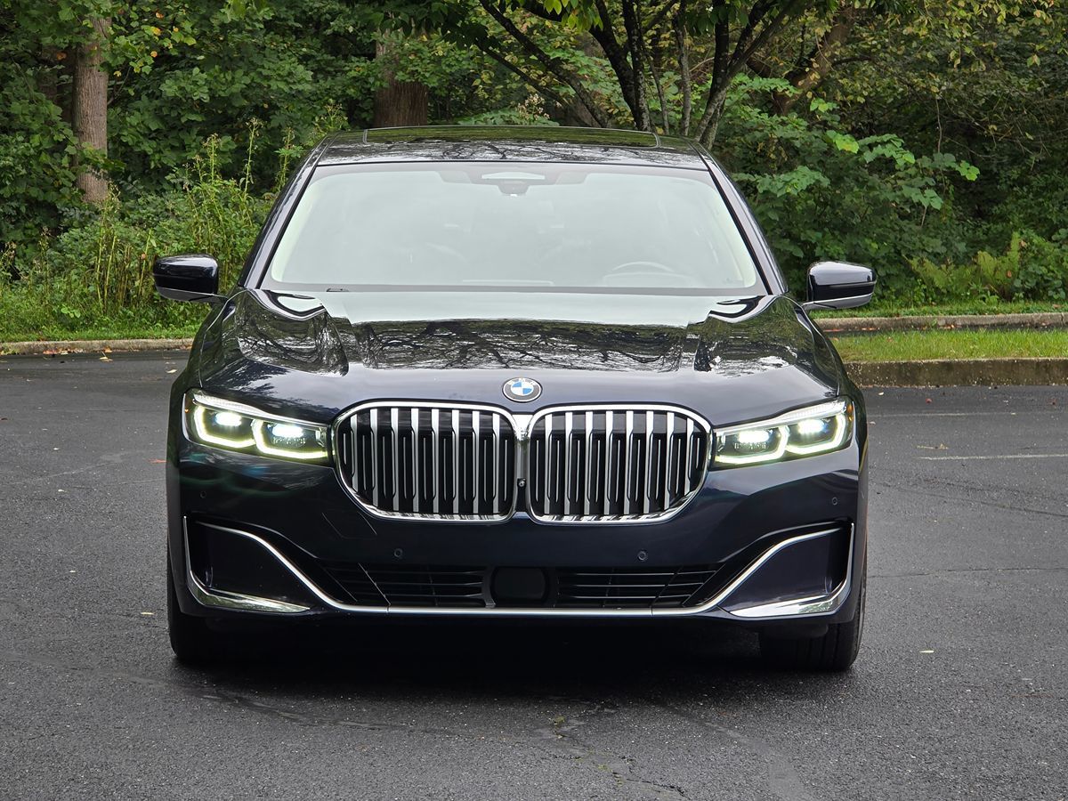 BMW 7 Series photo 9