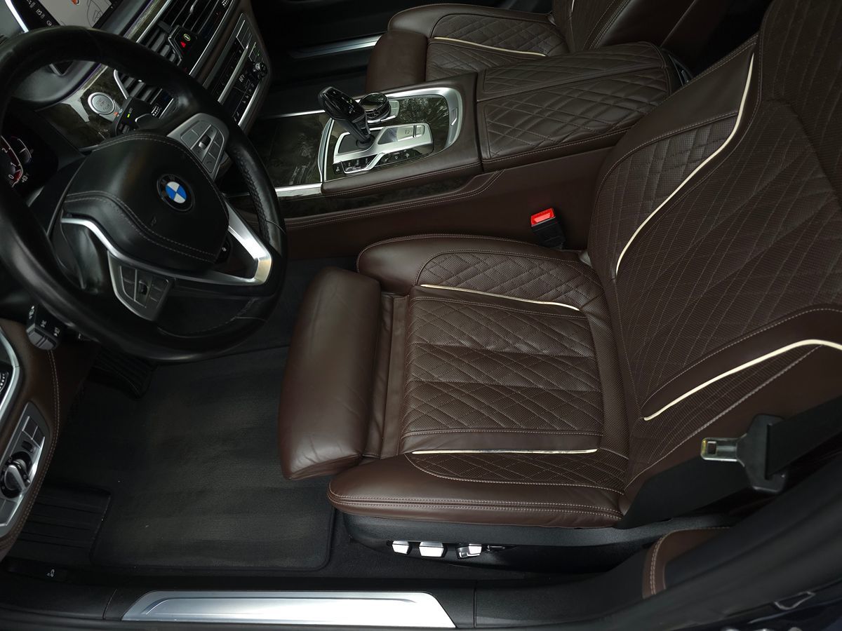 BMW 7 Series photo 13