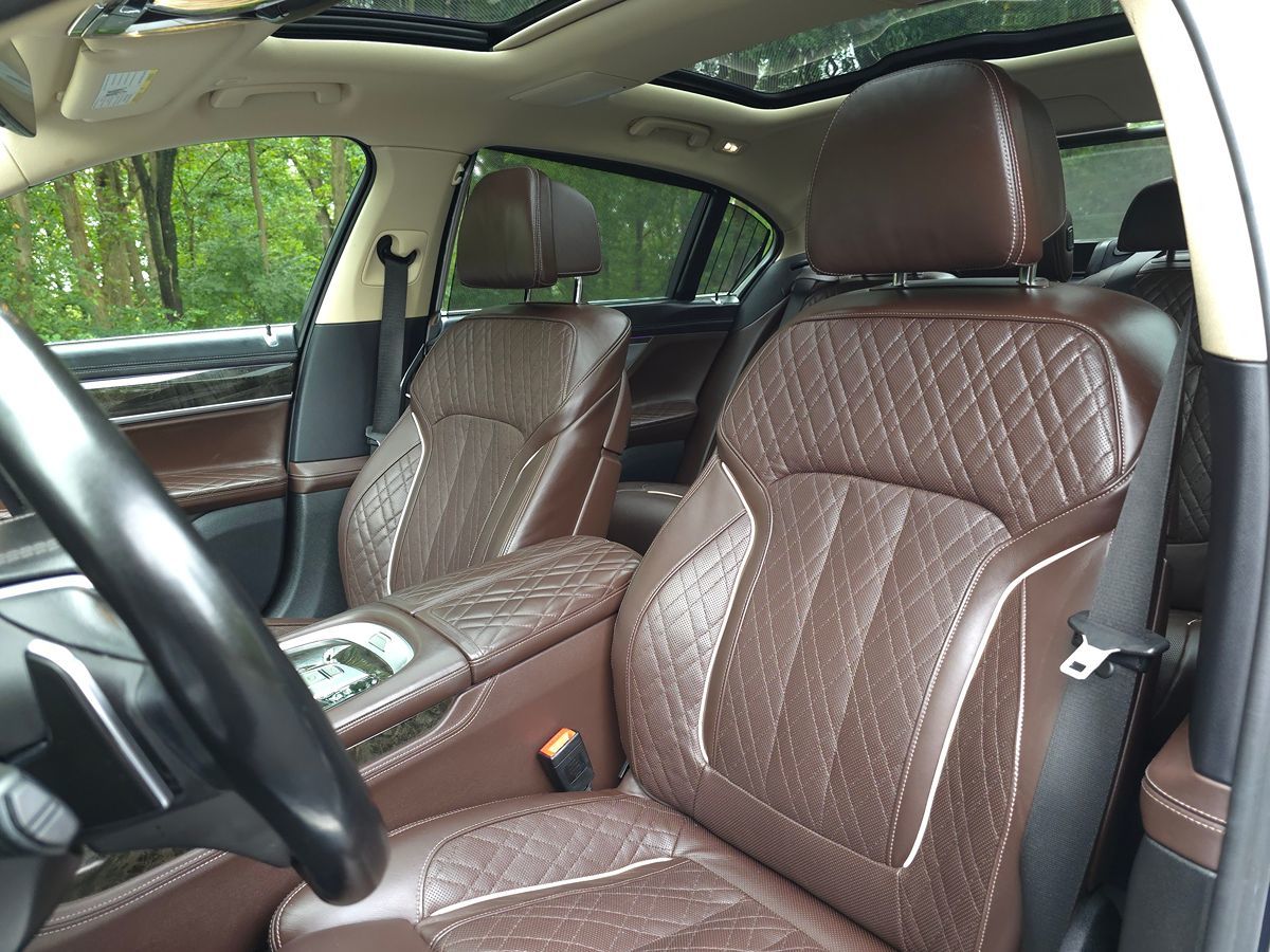 BMW 7 Series photo 14