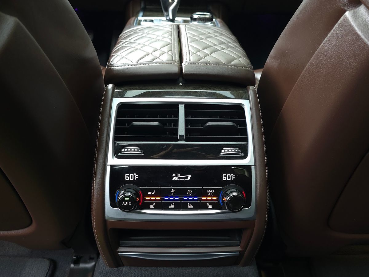 BMW 7 Series photo 19