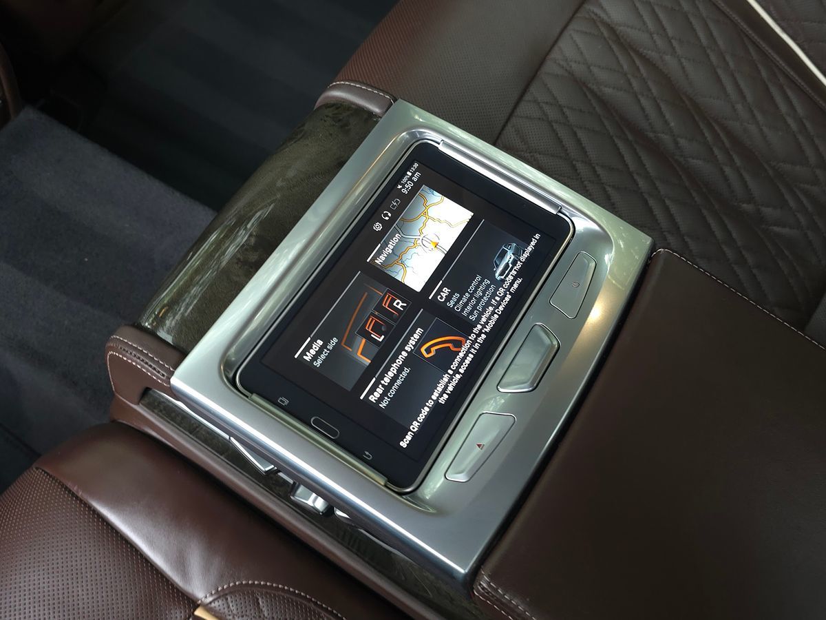 BMW 7 Series photo 18