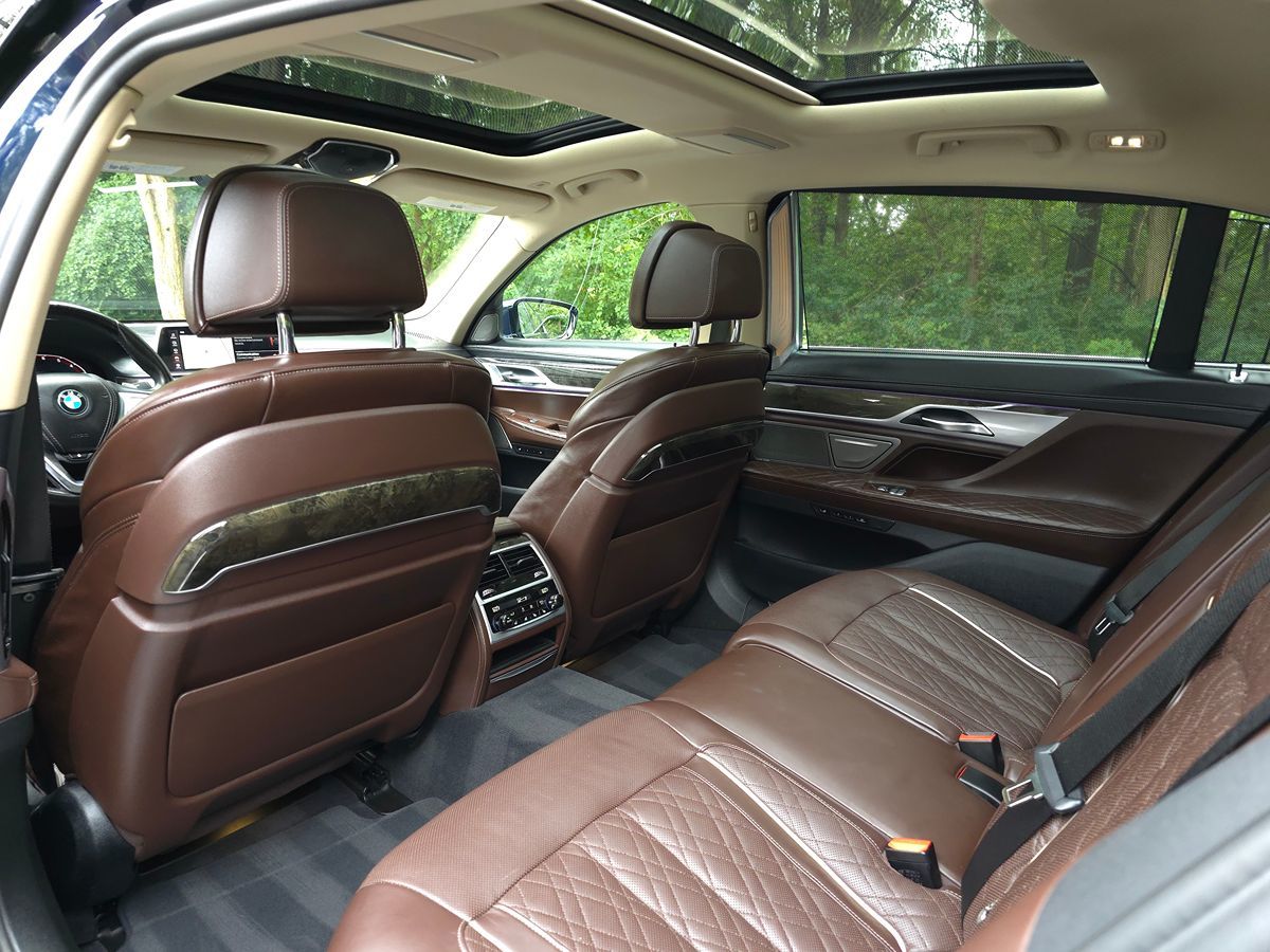 BMW 7 Series photo 15
