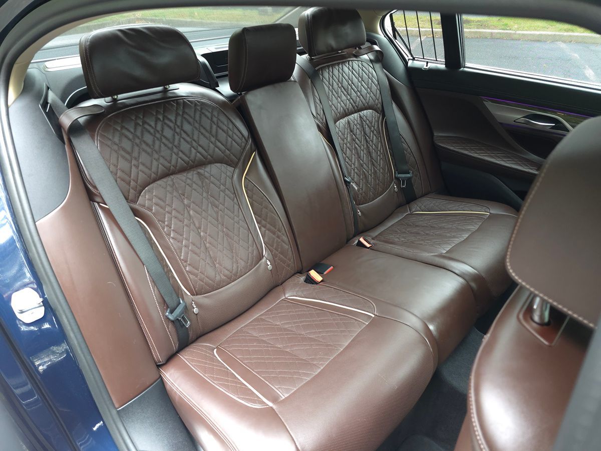 BMW 7 Series photo 28