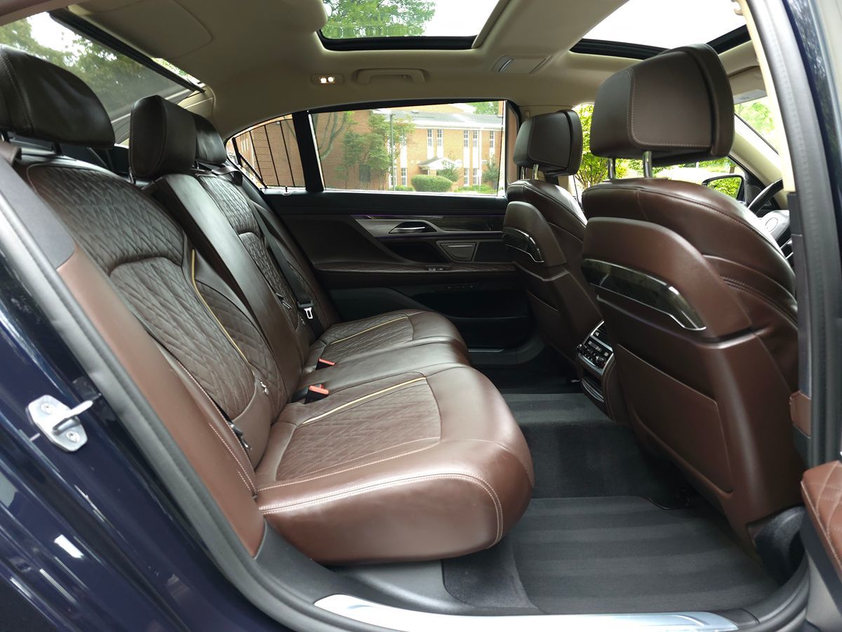 BMW 7 Series photo 29