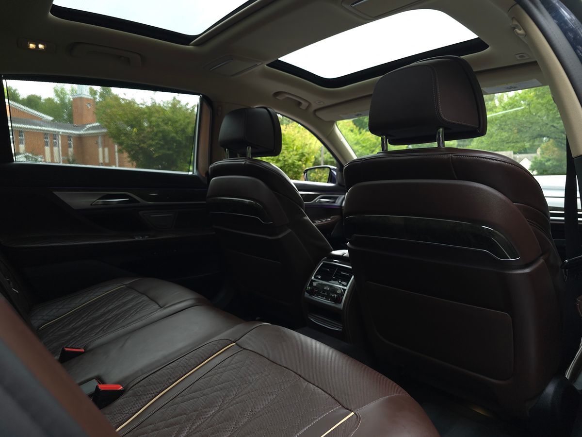 BMW 7 Series photo 30