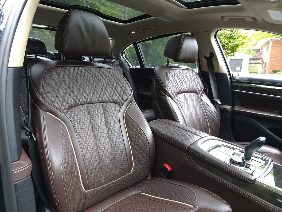 BMW 7 Series photo 31