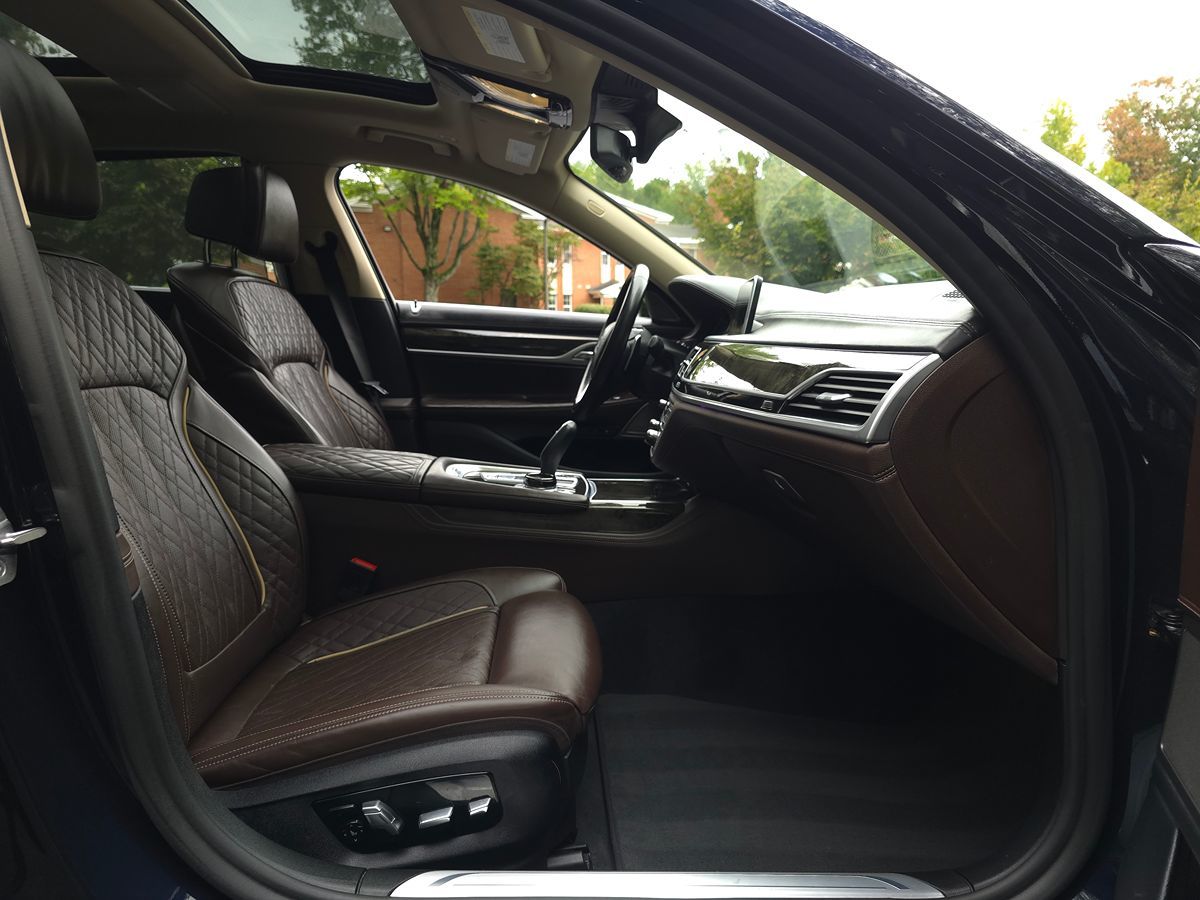 BMW 7 Series photo 32