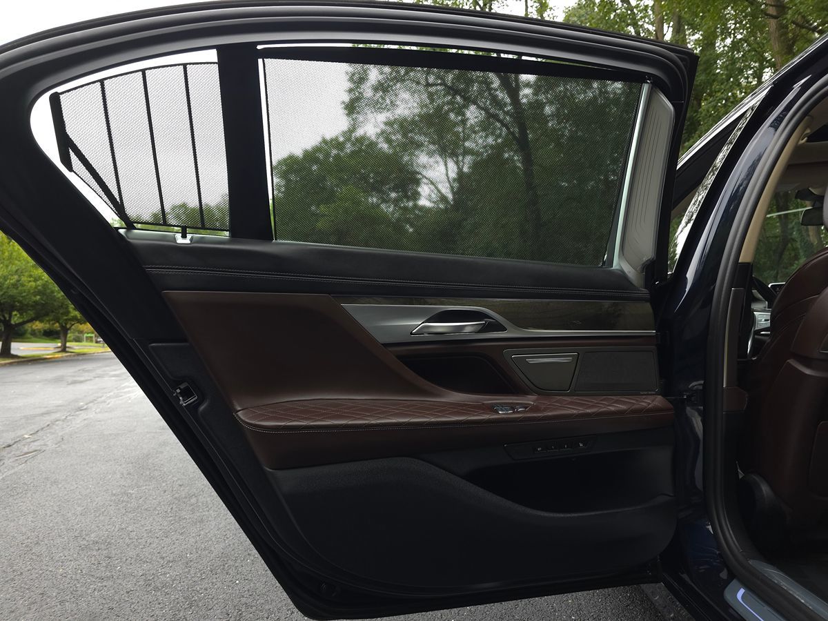 BMW 7 Series photo 36