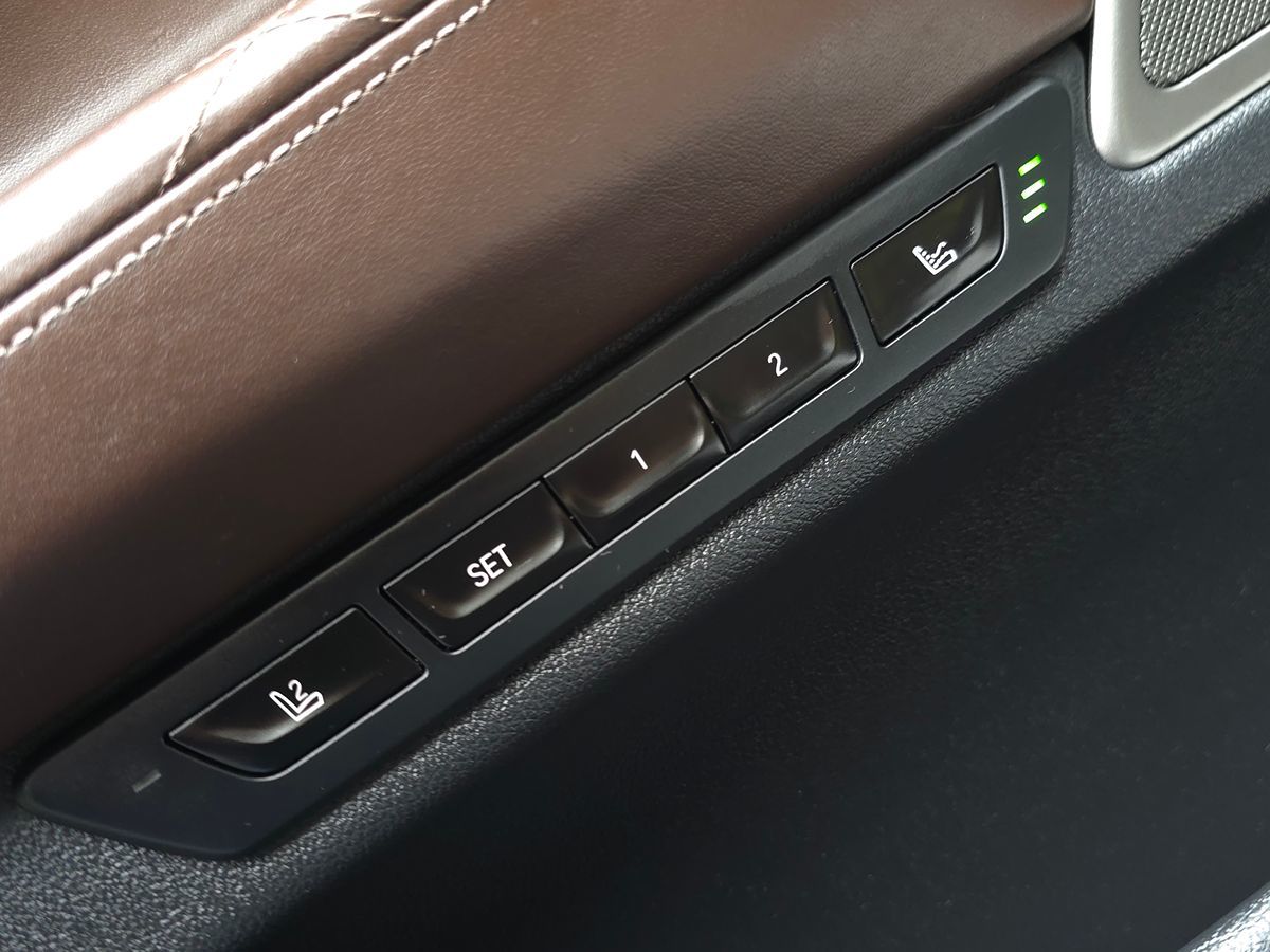 BMW 7 Series photo 38