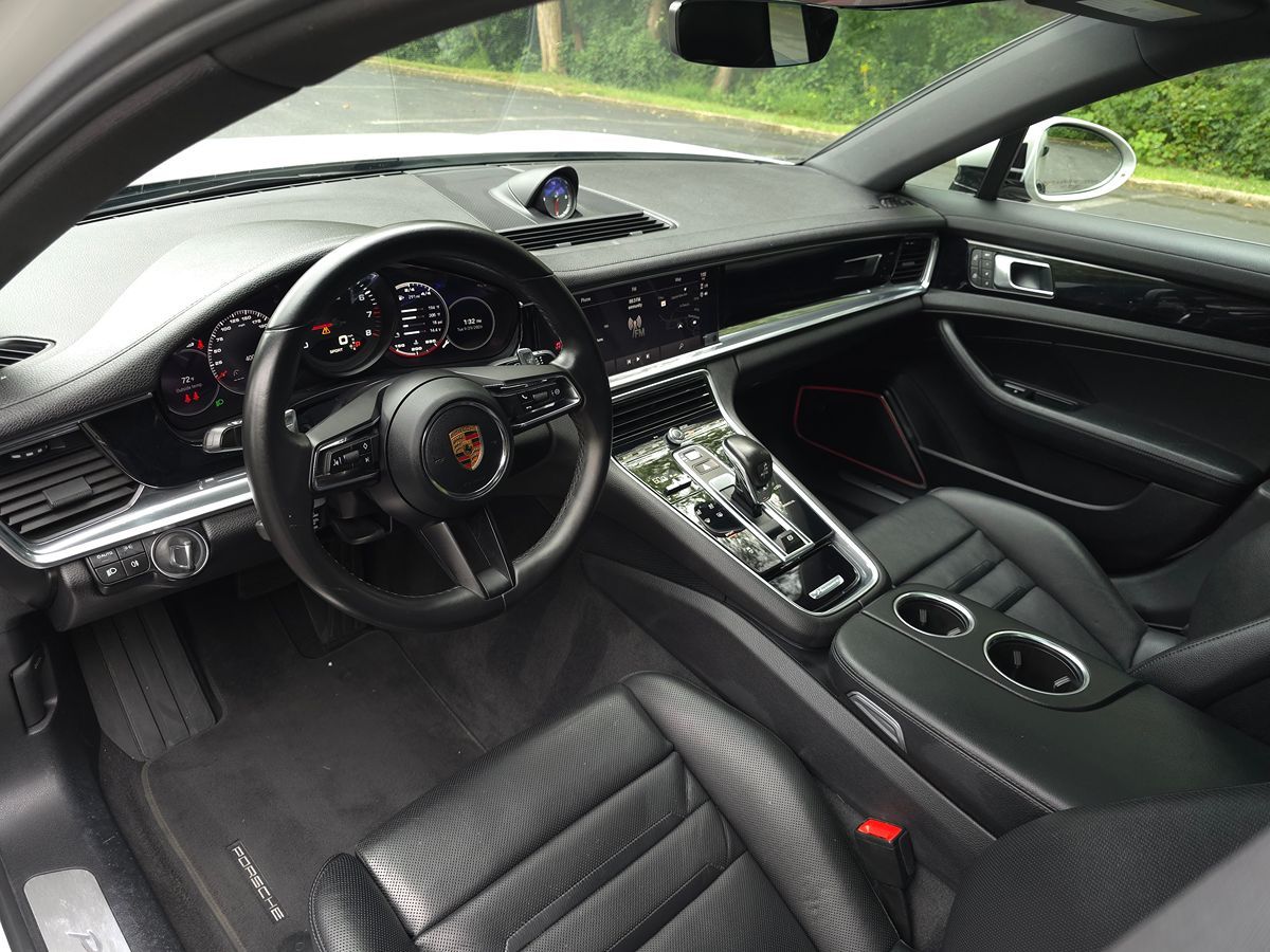 Porsche Panamera photo 2