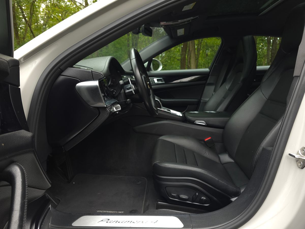 Porsche Panamera photo 11