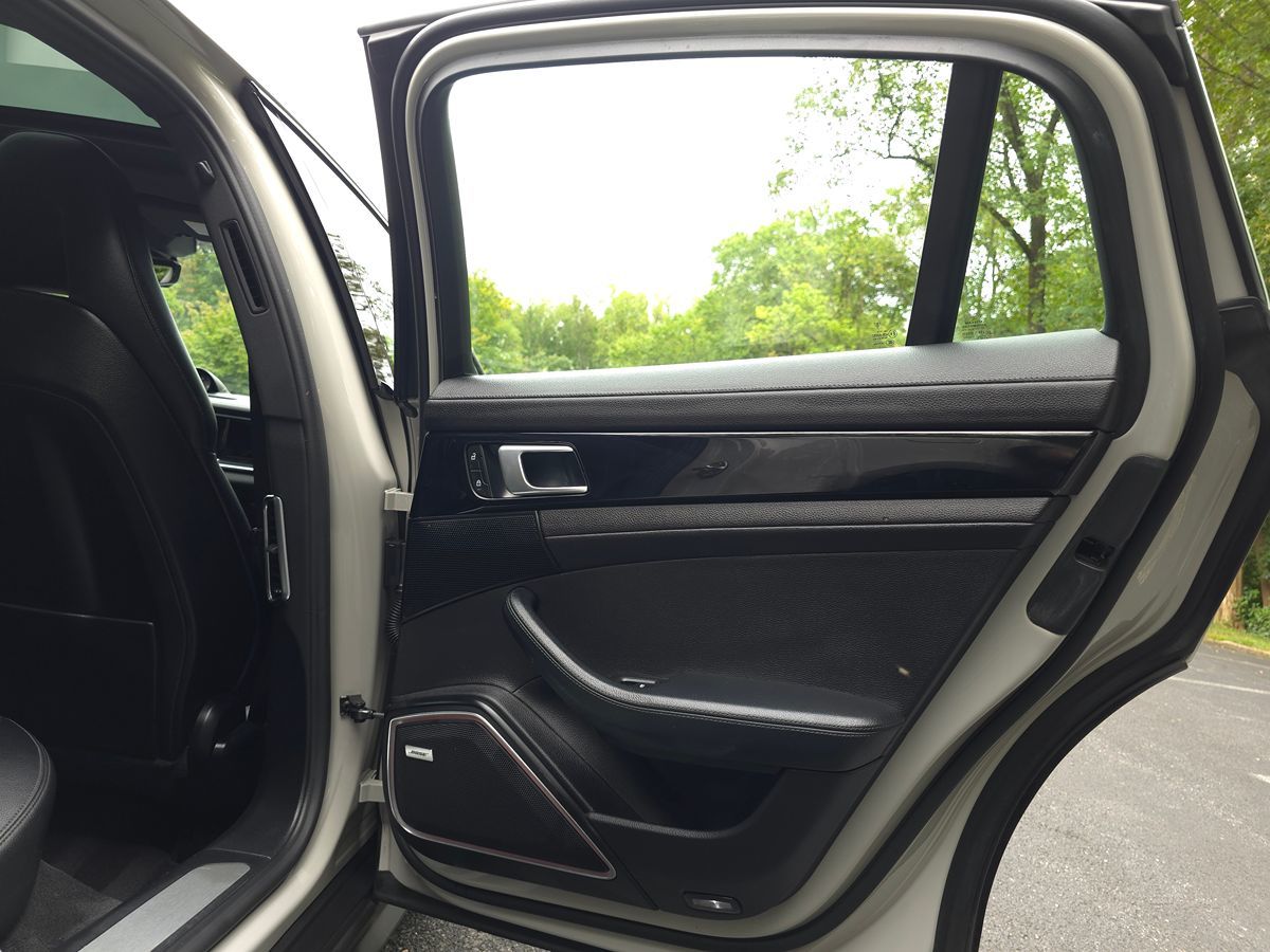 Porsche Panamera photo 24