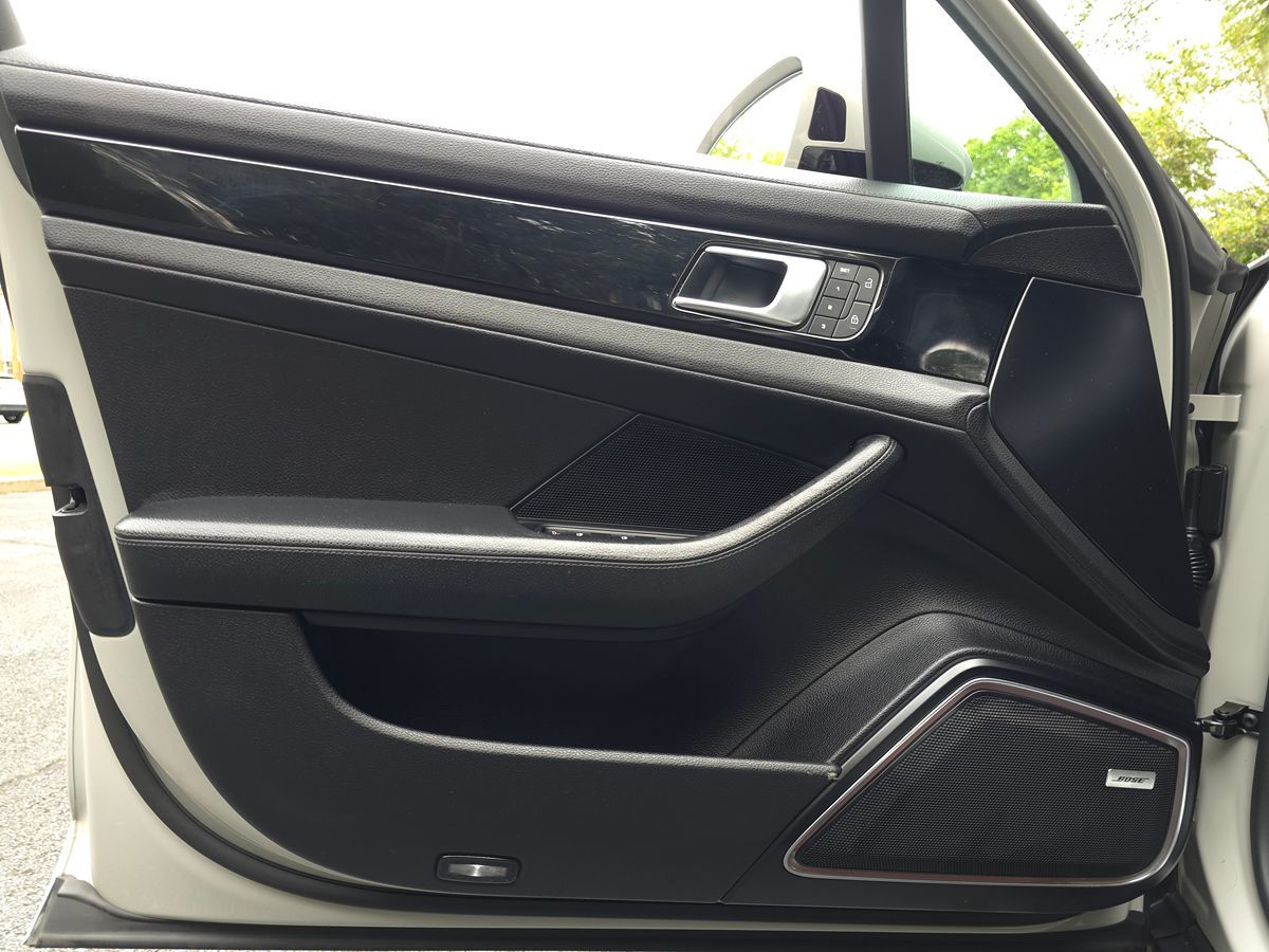 Porsche Panamera photo 26