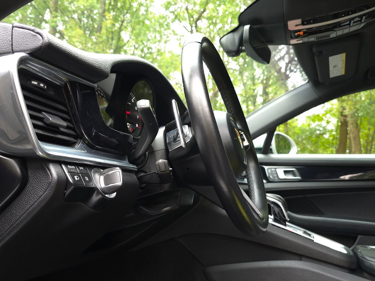 Porsche Panamera photo 28