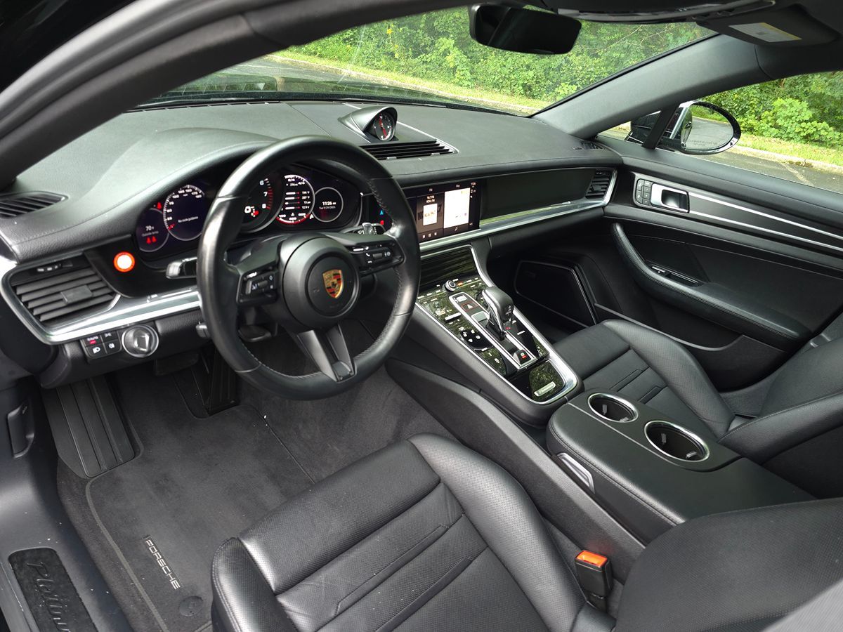 Porsche Panamera photo 2