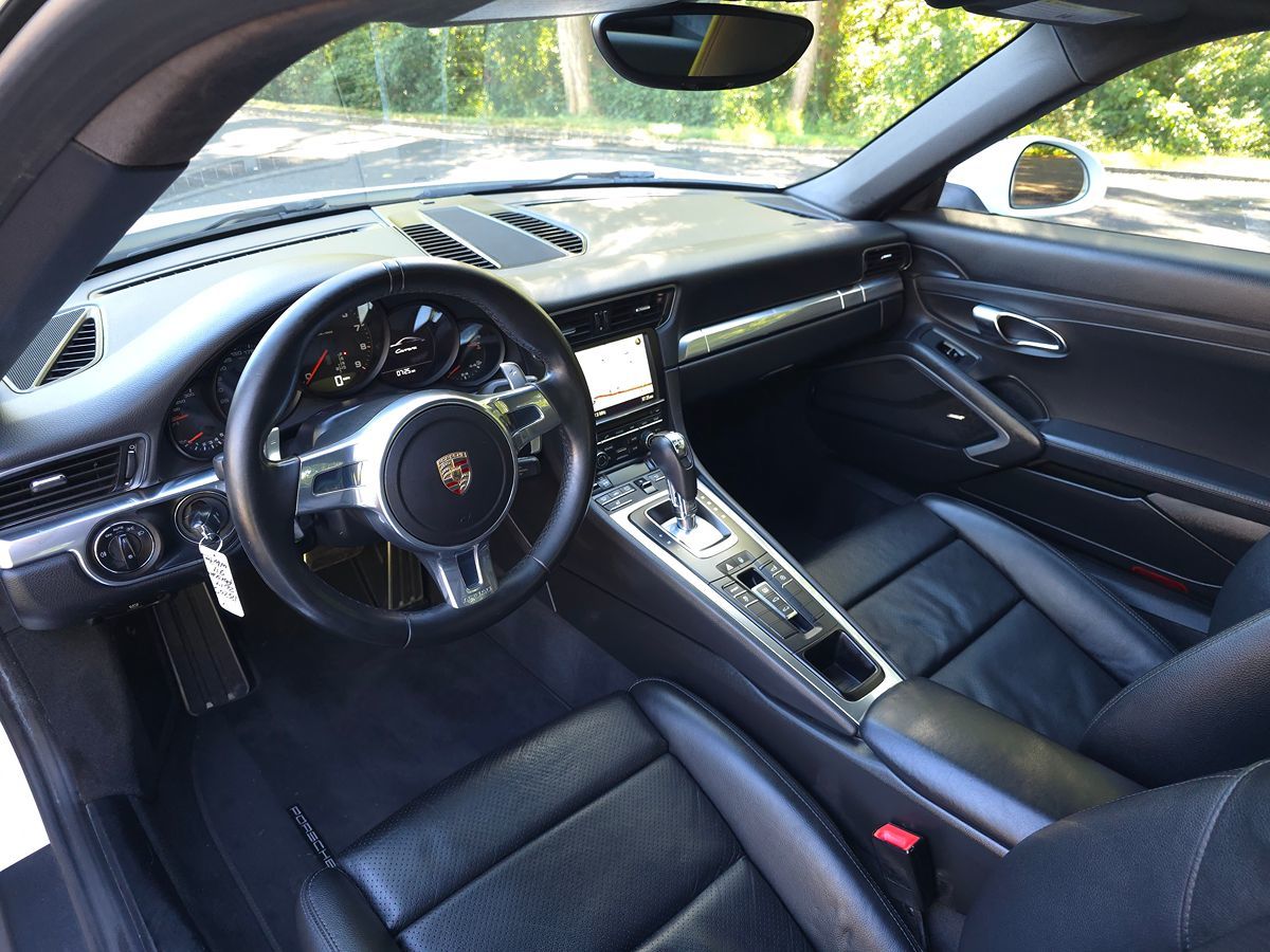 Porsche 911 photo 2