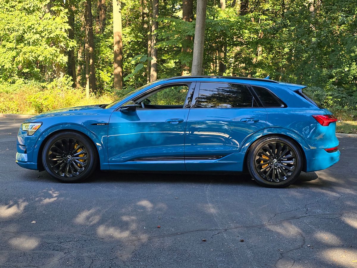Audi e-tron photo 3
