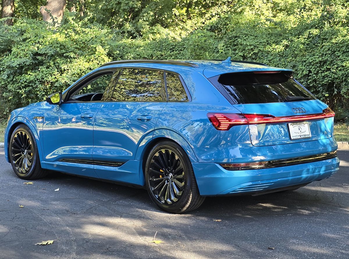 Audi e-tron photo 4