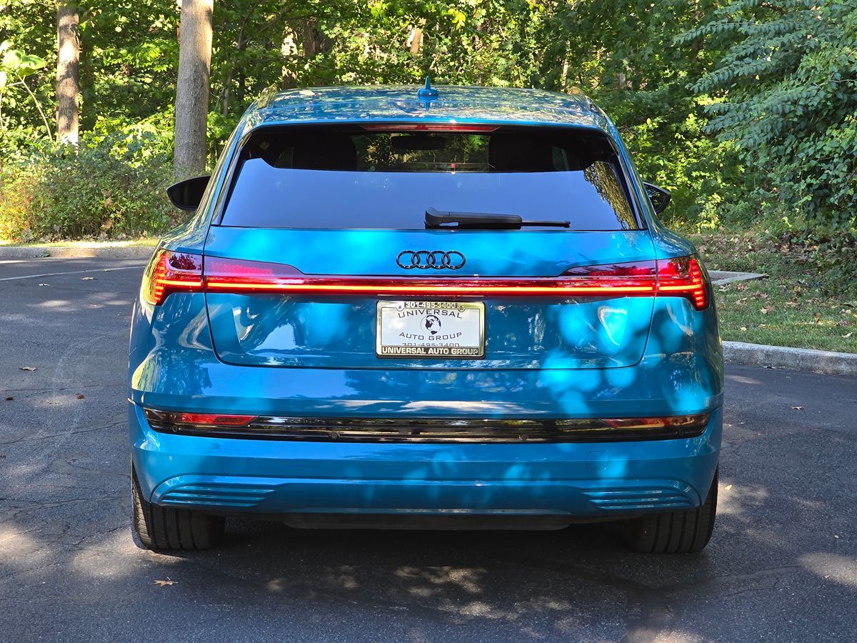Audi e-tron photo 5