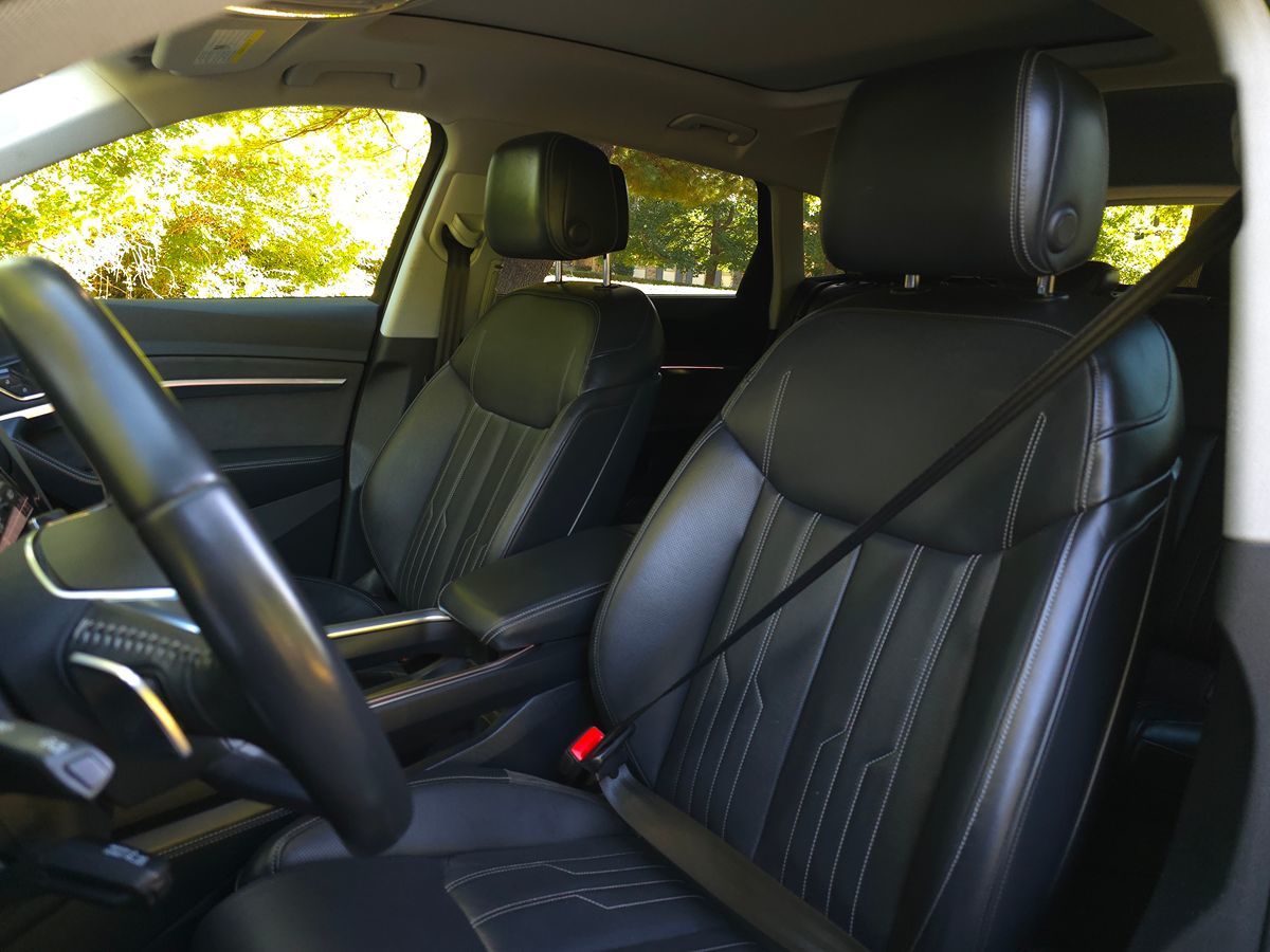 Audi e-tron photo 13