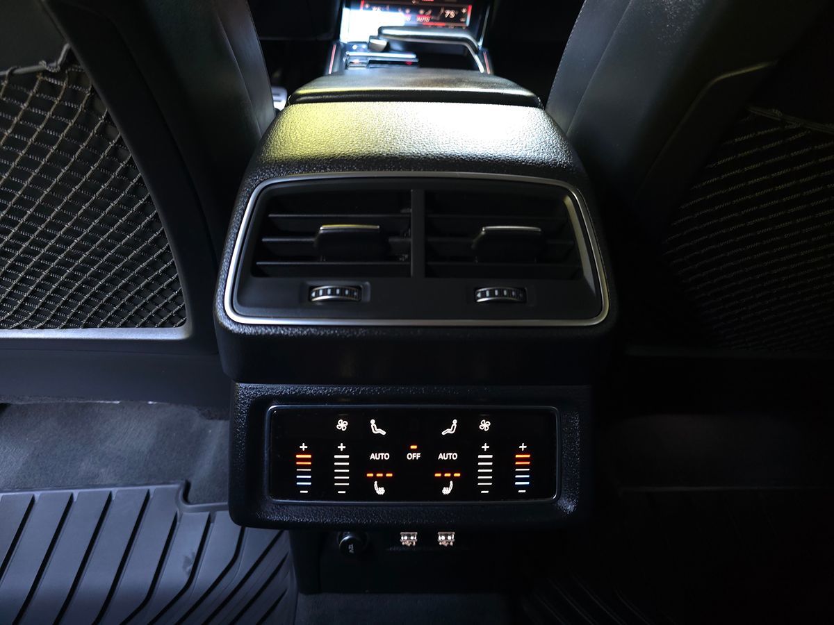 Audi e-tron photo 17