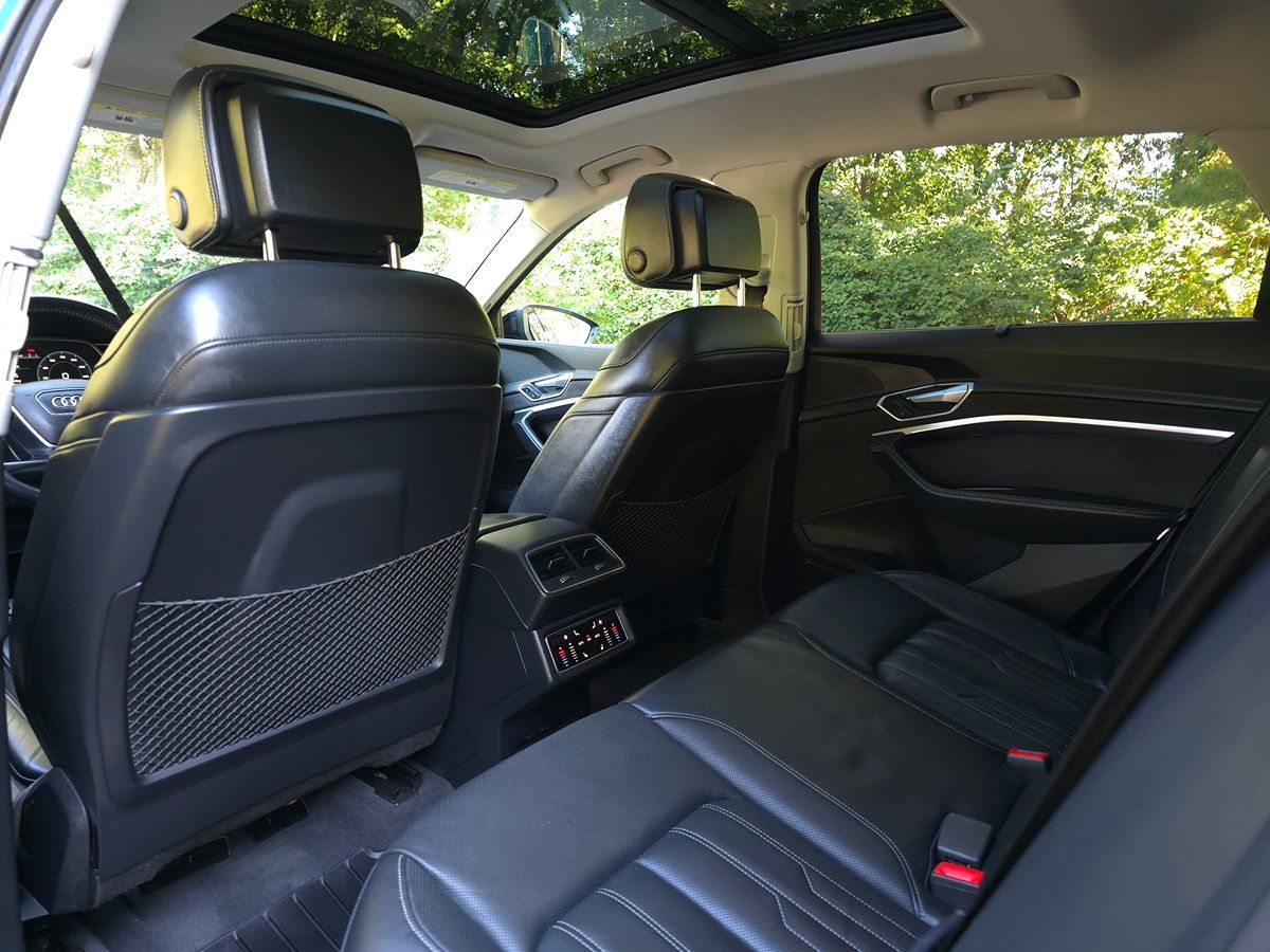 Audi e-tron photo 14