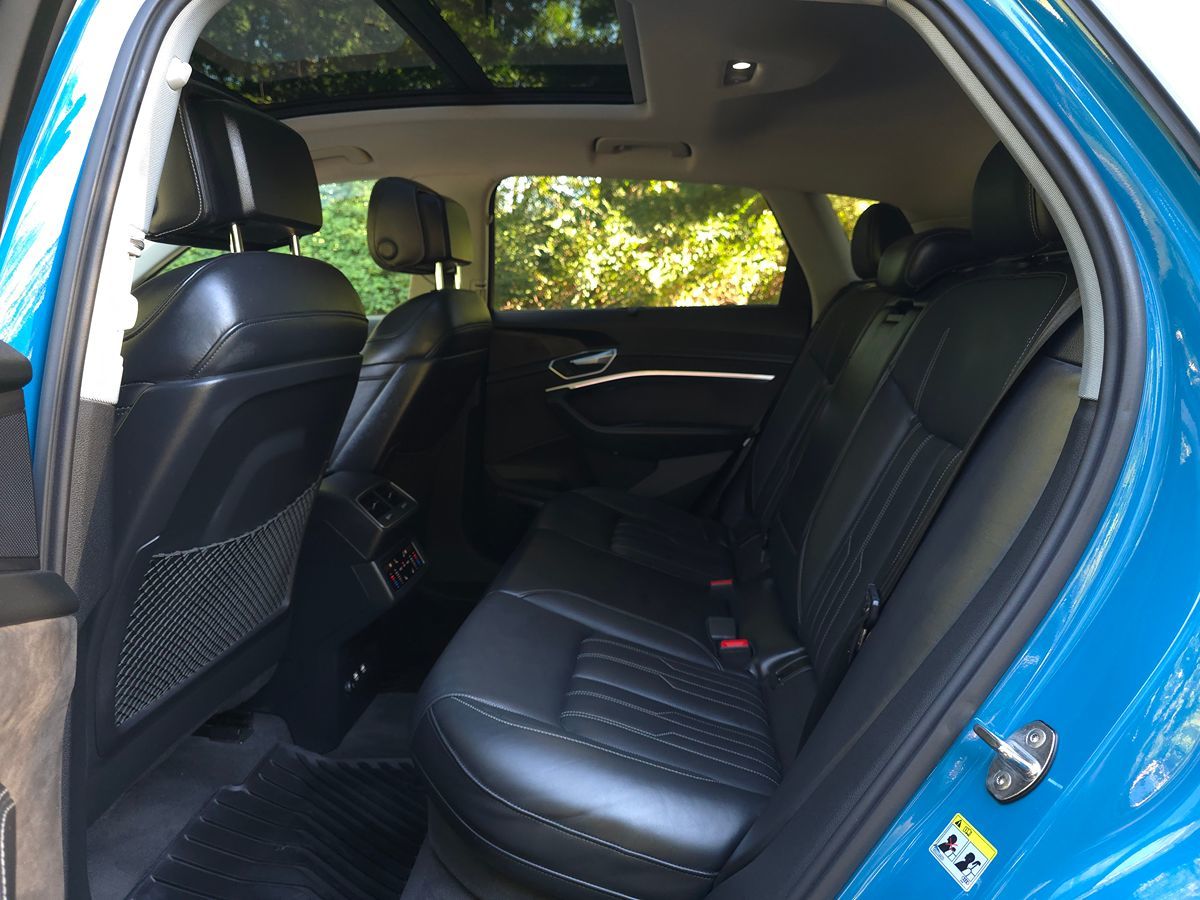 Audi e-tron photo 15