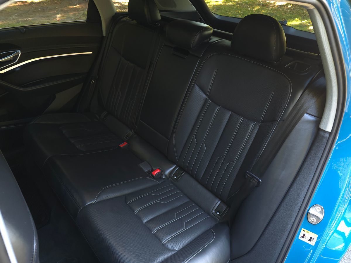 Audi e-tron photo 16
