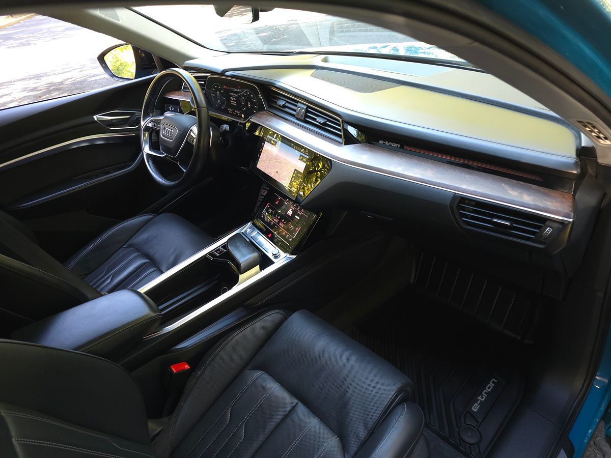 Audi e-tron photo 23