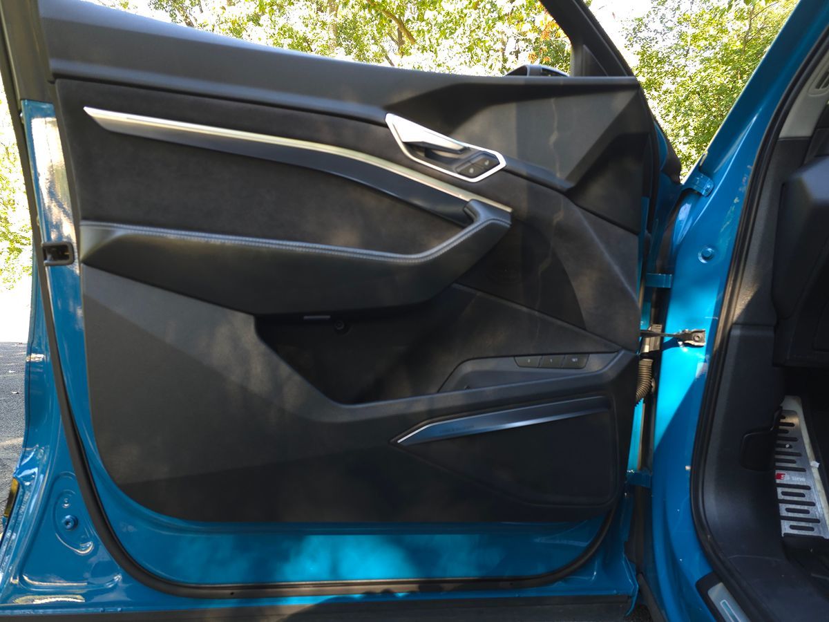 Audi e-tron photo 27