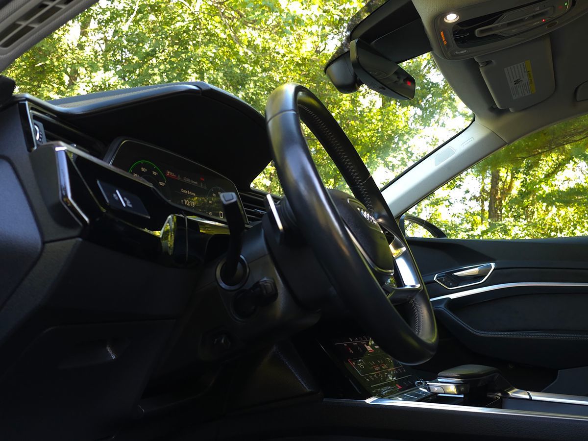 Audi e-tron photo 29